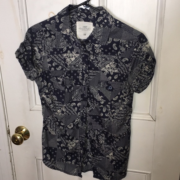 NWOT H&M Button down shirt - Picture 2 of 5